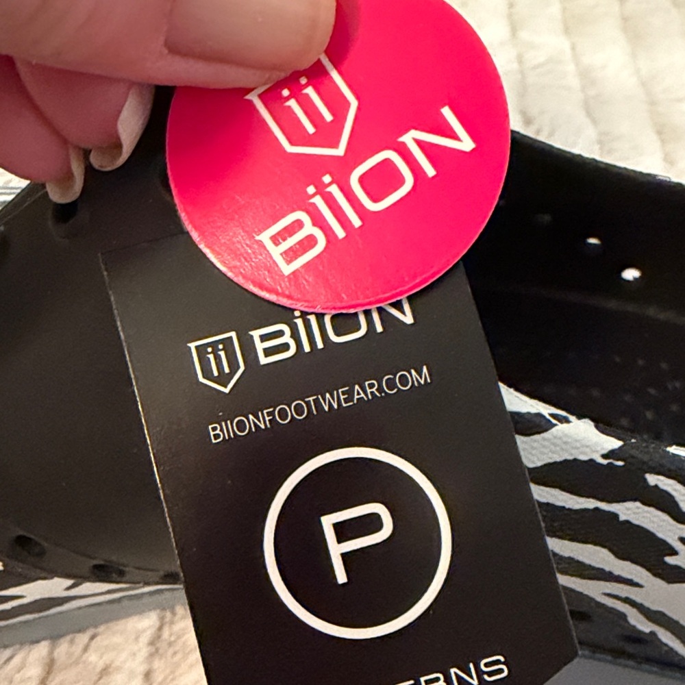Biion Spikeless Golf Shoes - Picture 4 of 5